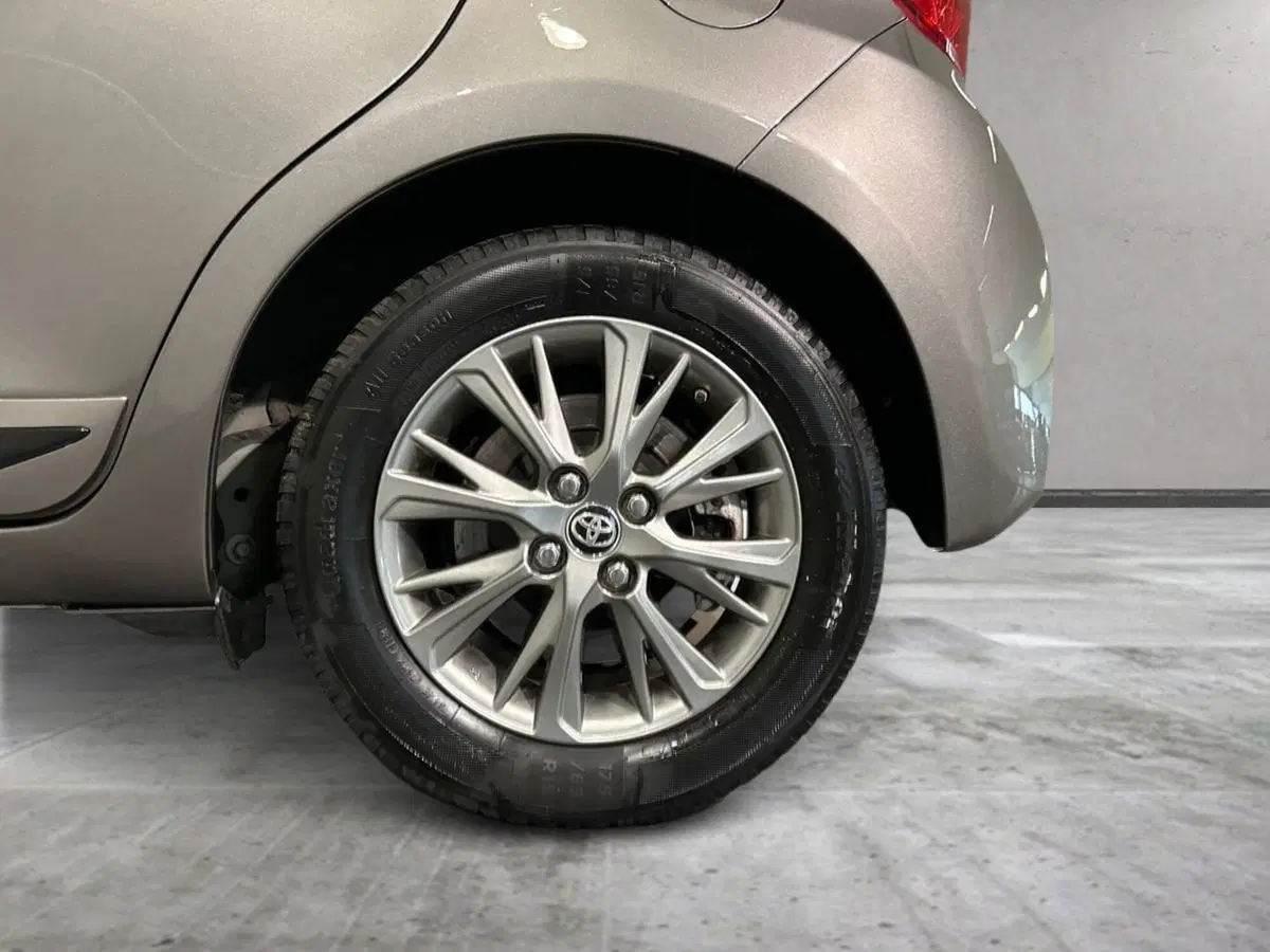 Toyota Yaris usata a Milano (8)