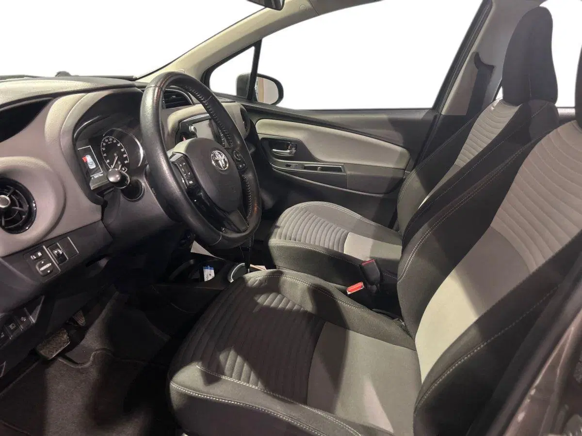 Toyota Yaris usata a Milano (9)