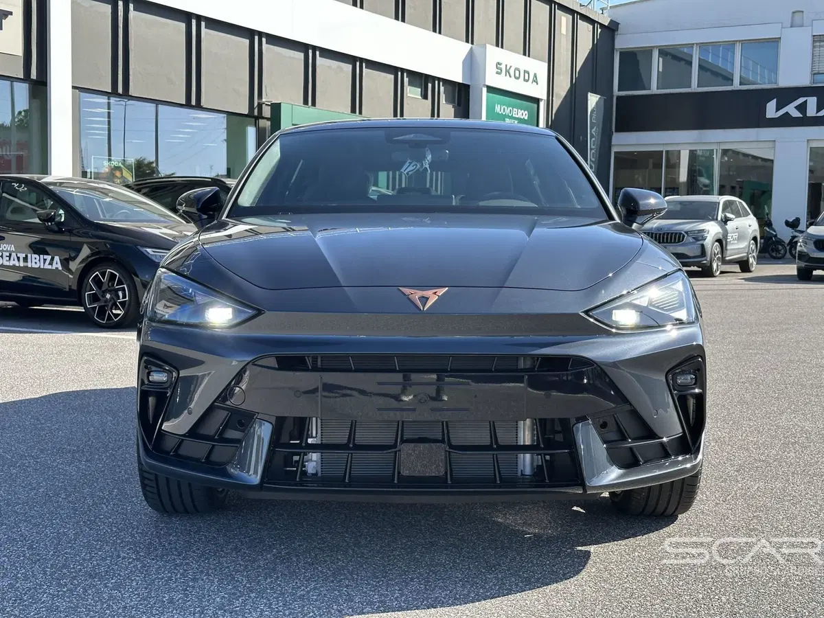 Cupra Leon nuova a Livorno (2)