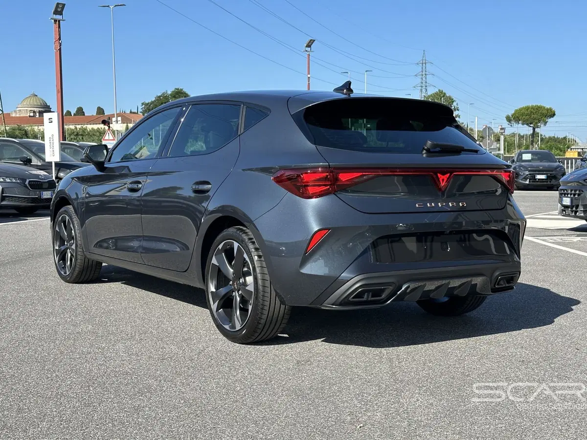 Cupra Leon nuova a Livorno (7)