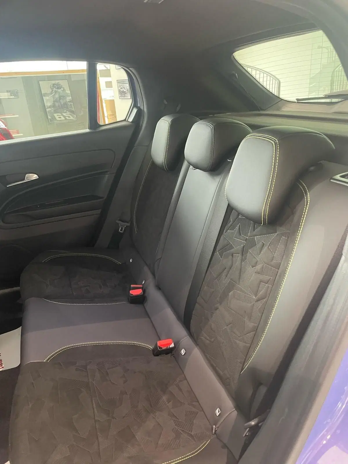Abarth 600e nuova a Reggio Emilia (16)
