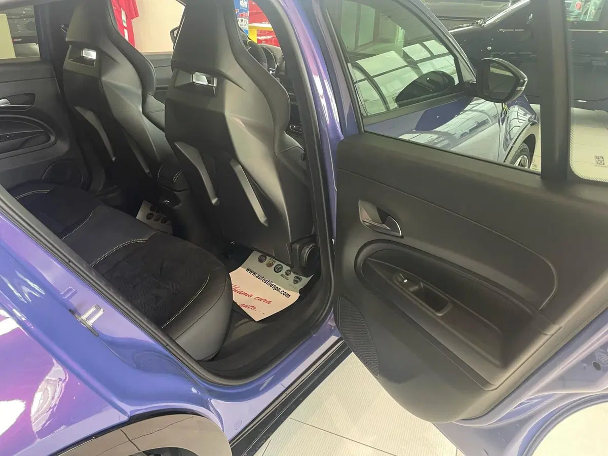 Abarth 600e nuova a Reggio Emilia (17)