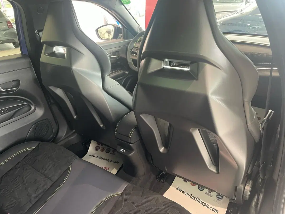Abarth 600e nuova a Reggio Emilia (18)