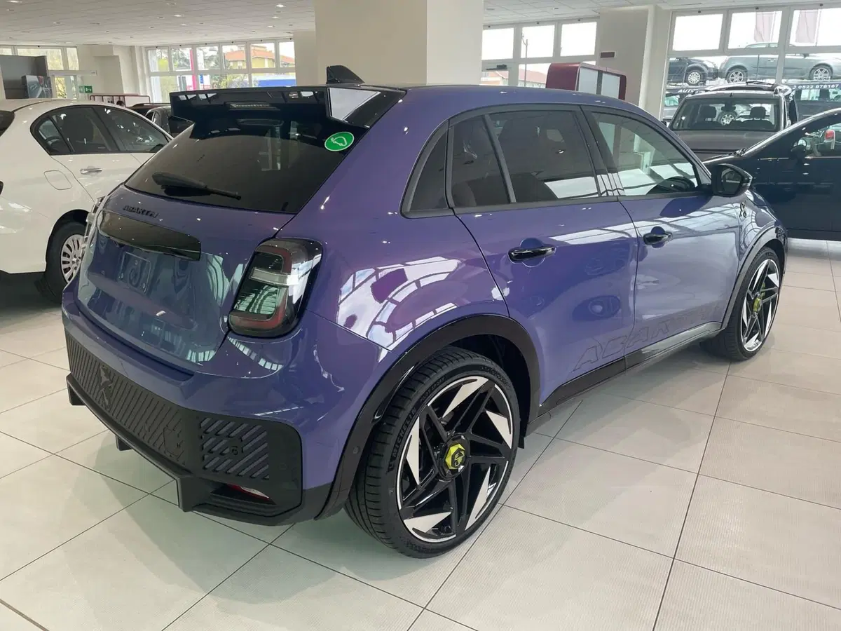 Abarth 600e nuova a Reggio Emilia (2)