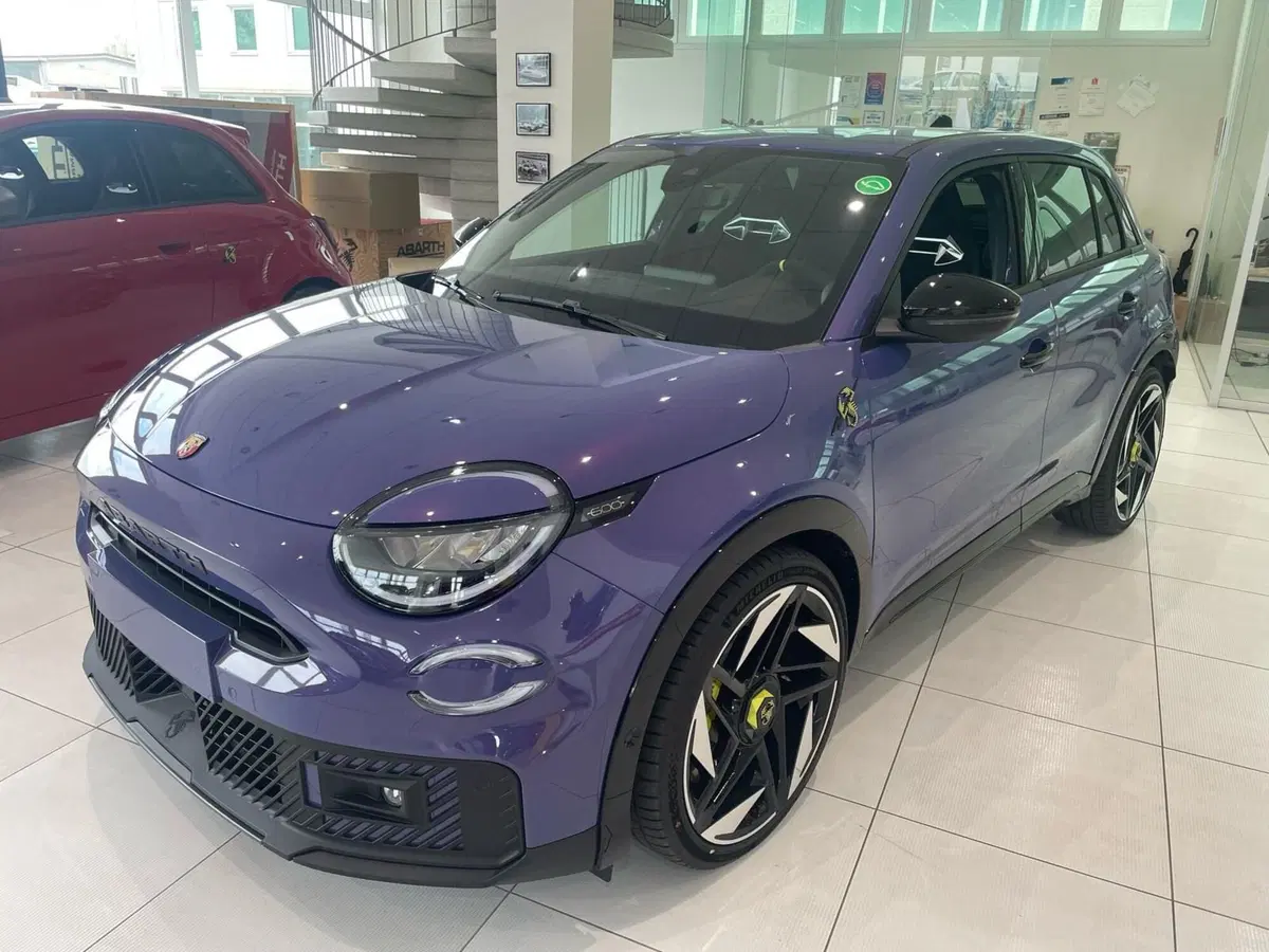 Abarth 600e nuova a Reggio Emilia (3)