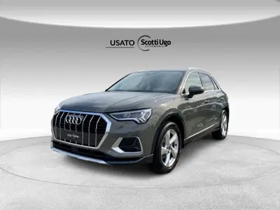 Audi Q3 35 2.0 tdi Business Advanced s-tronic del 2025 usata a Livorno