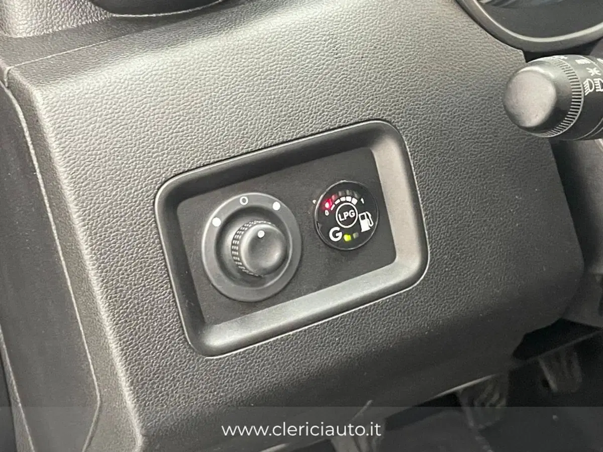Dacia Duster usata a Como (13)