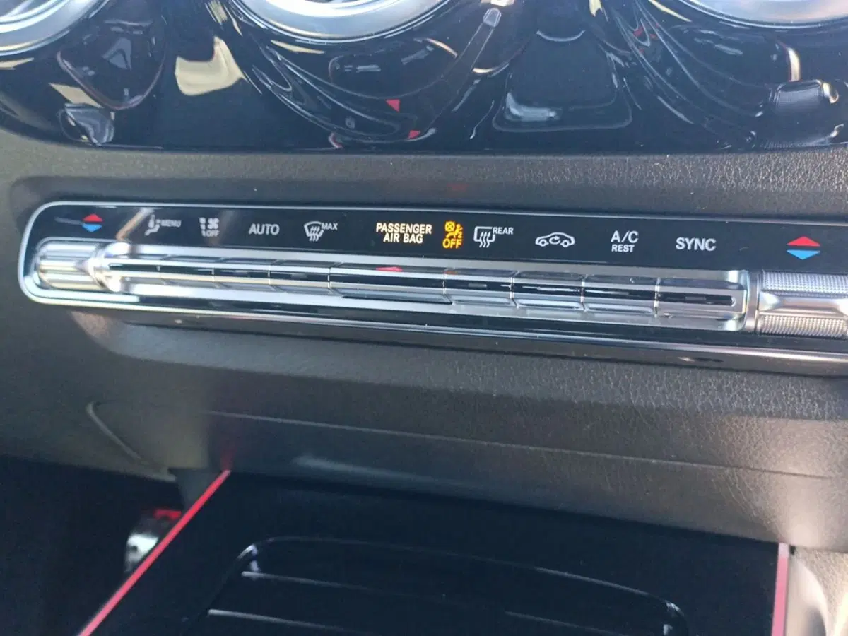 Mercedes-Benz GLA SUV usata a Bari (14)