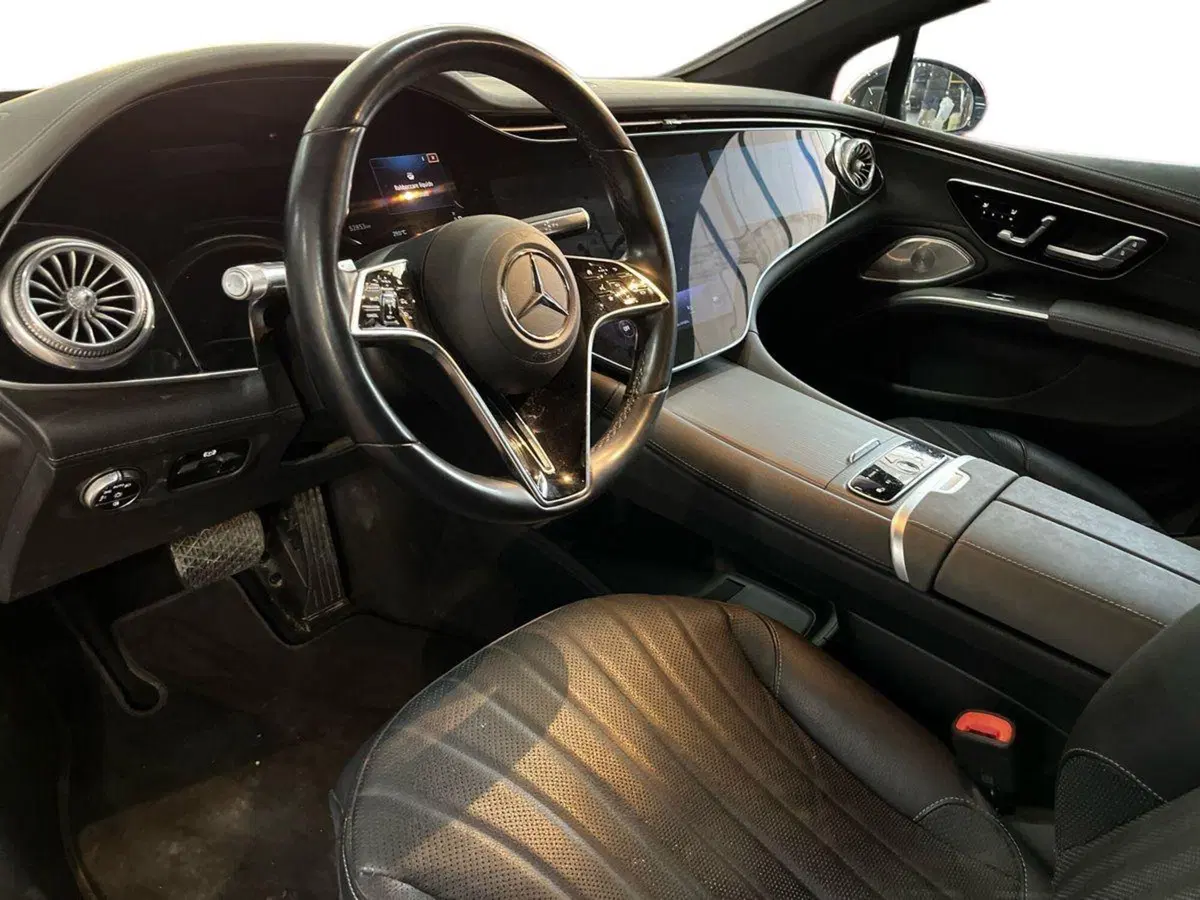 Mercedes-Benz EQS usata a Bari (10)