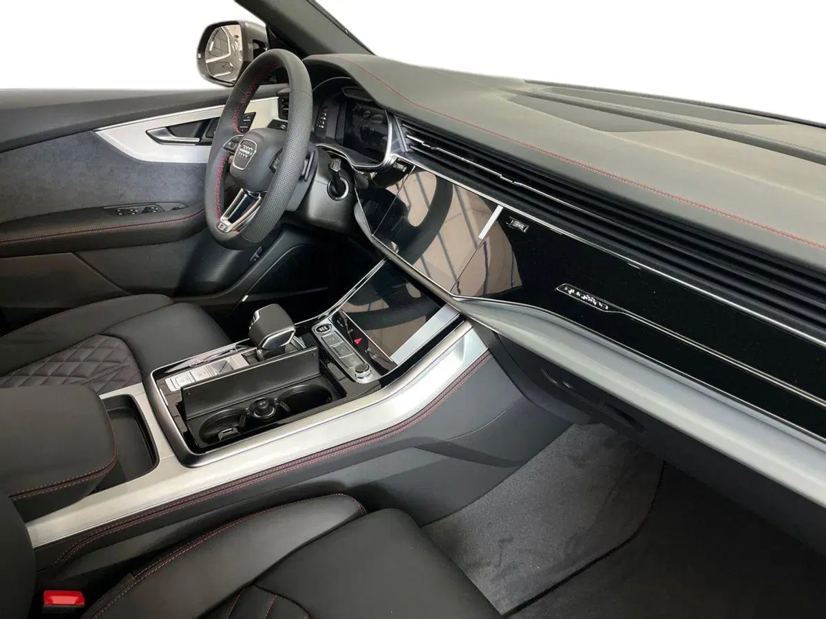 Audi Q8 nuova a Bari (9)
