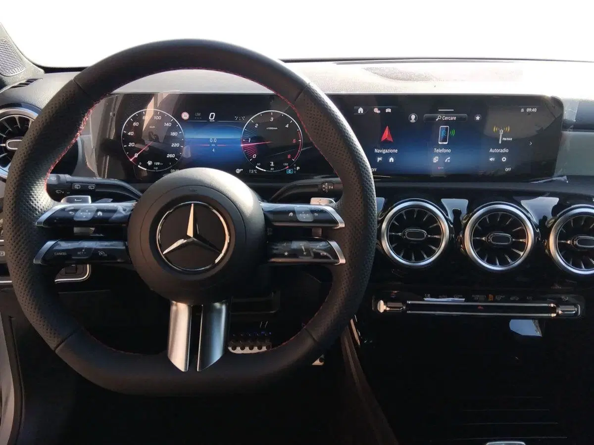 Mercedes-Benz Classe A nuova a Pescara (6)