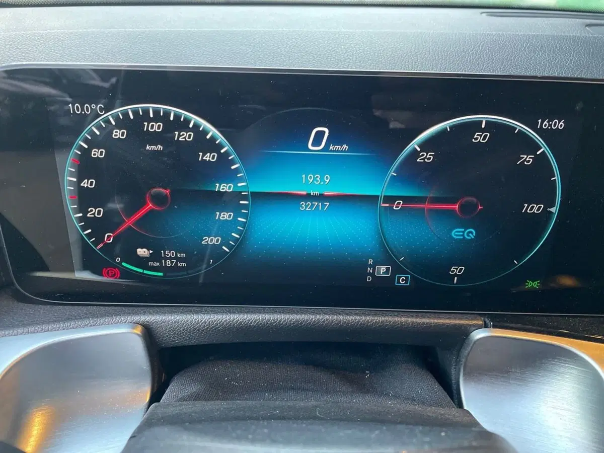 Mercedes-Benz EQB usata a Macerata (9)