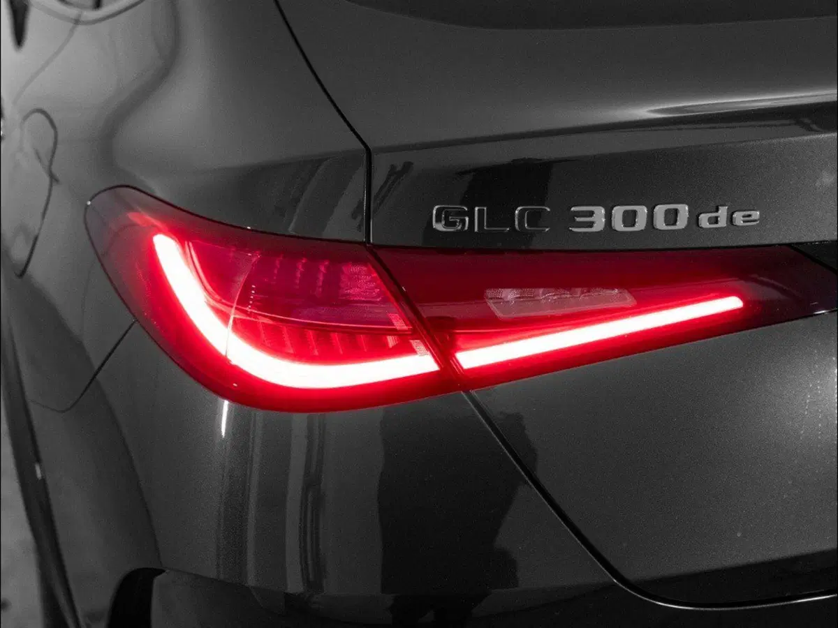 Mercedes-Benz GLC nuova a Macerata (8)
