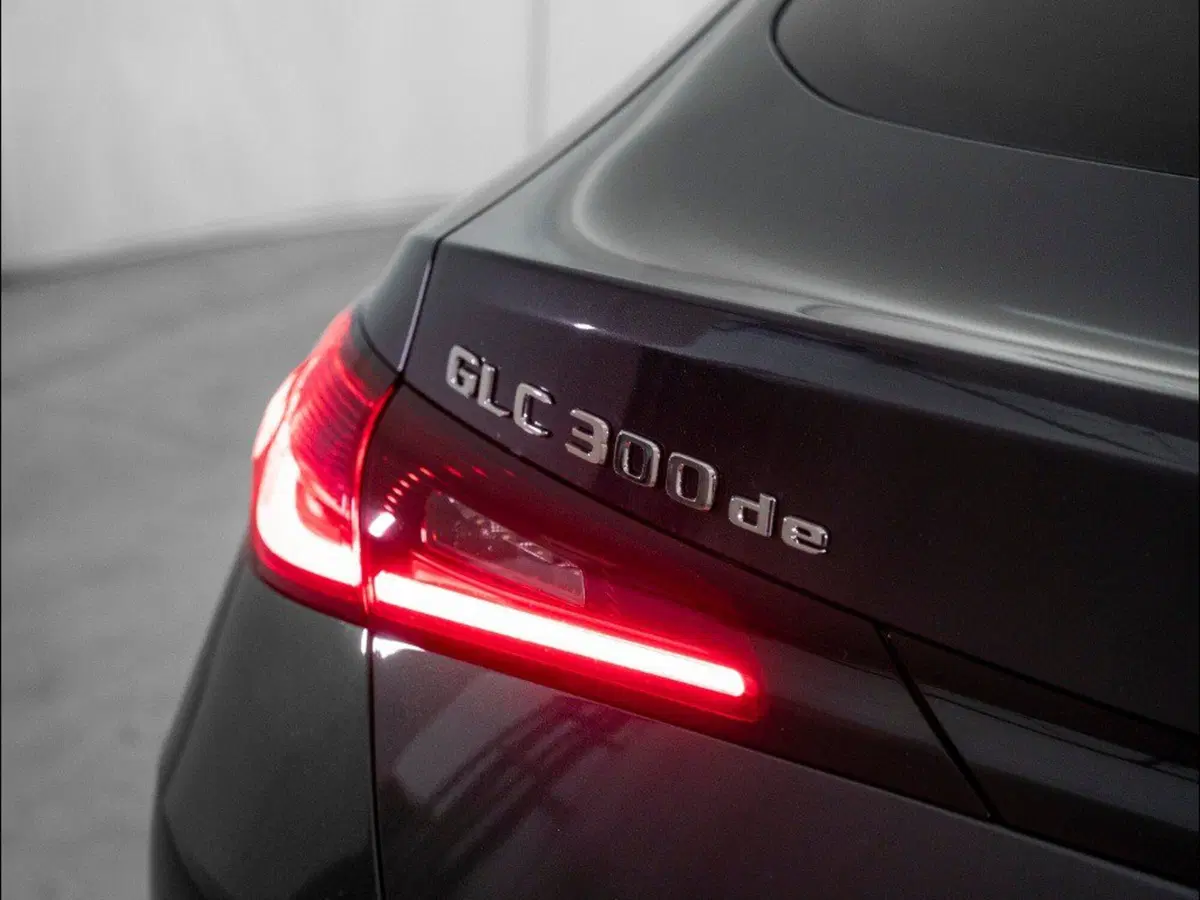 Mercedes-Benz GLC nuova a Macerata (9)