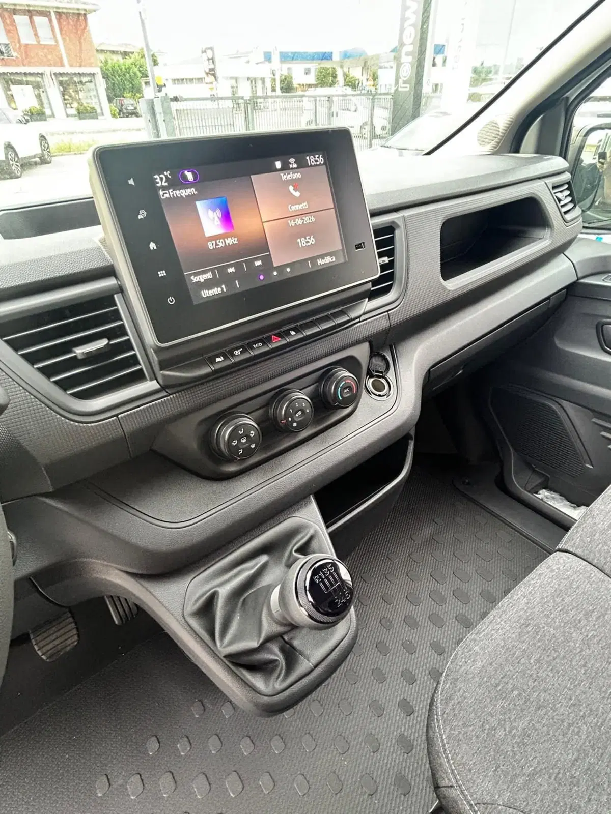 Renault Trafic Furgone nuova a Treviso (12)