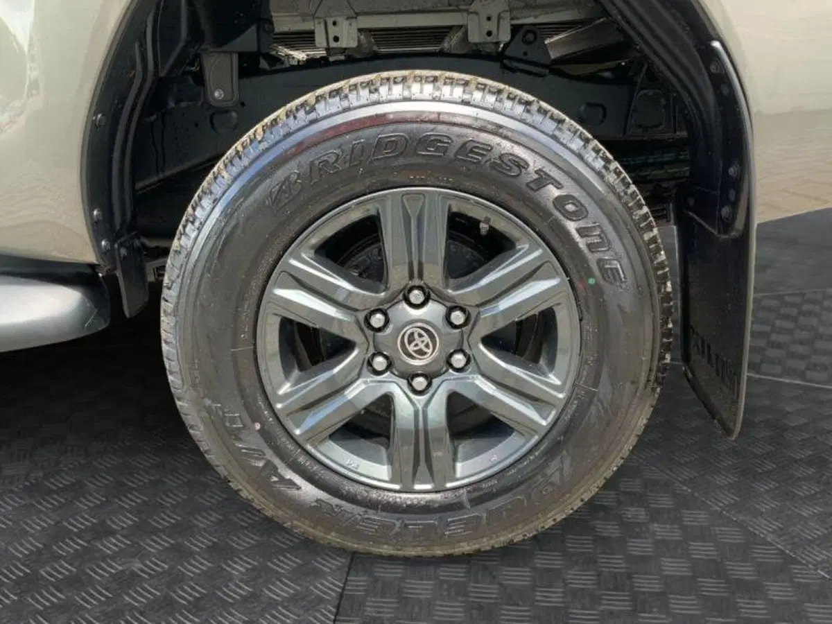 Toyota Hilux nuova a Perugia (13)