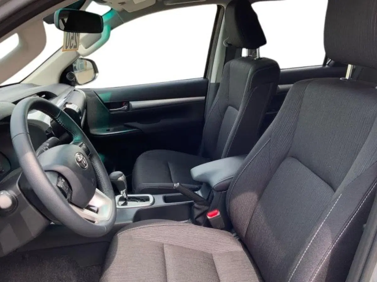 Toyota Hilux nuova a Perugia (14)