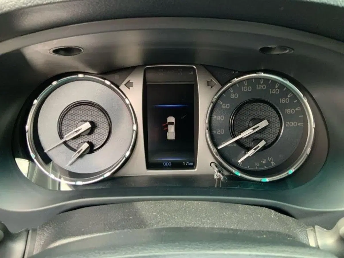 Toyota Hilux nuova a Perugia (8)