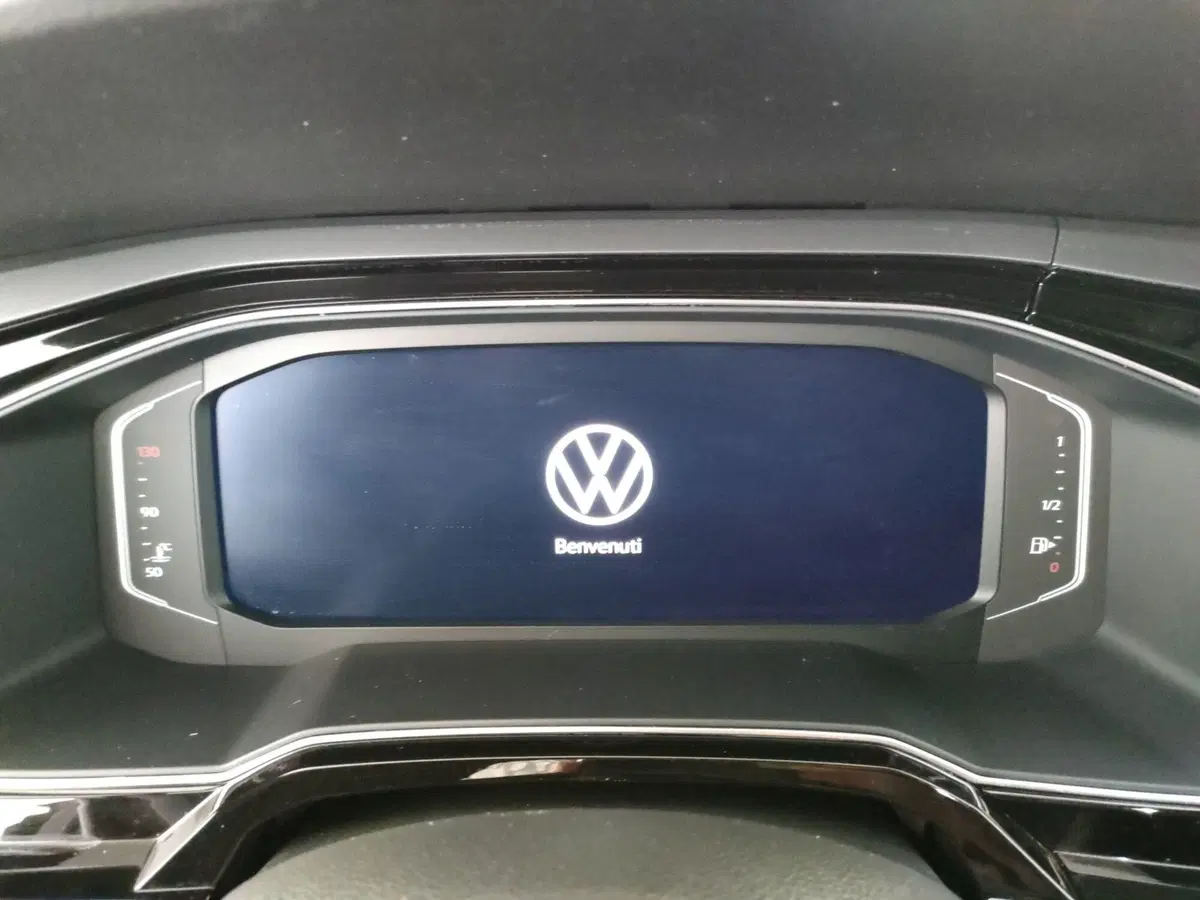 Volkswagen Taigo usata a Napoli (11)