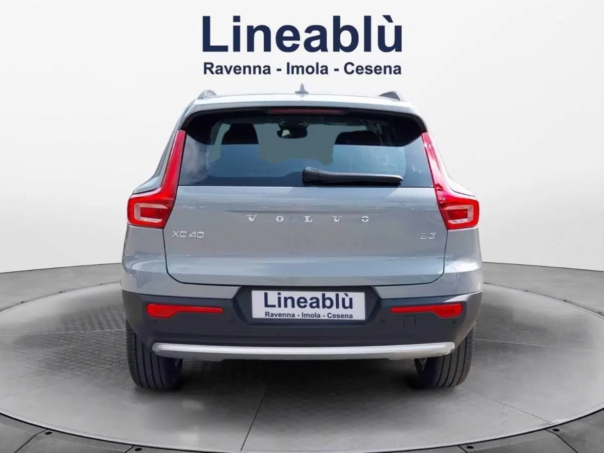 Volvo XC40 nuova a Ravenna (4)