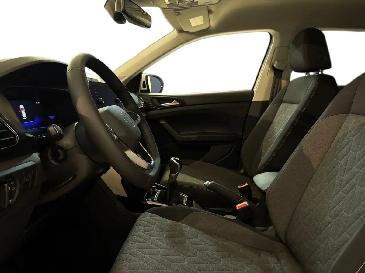 Volkswagen T-Cross nuova a Prato (9)