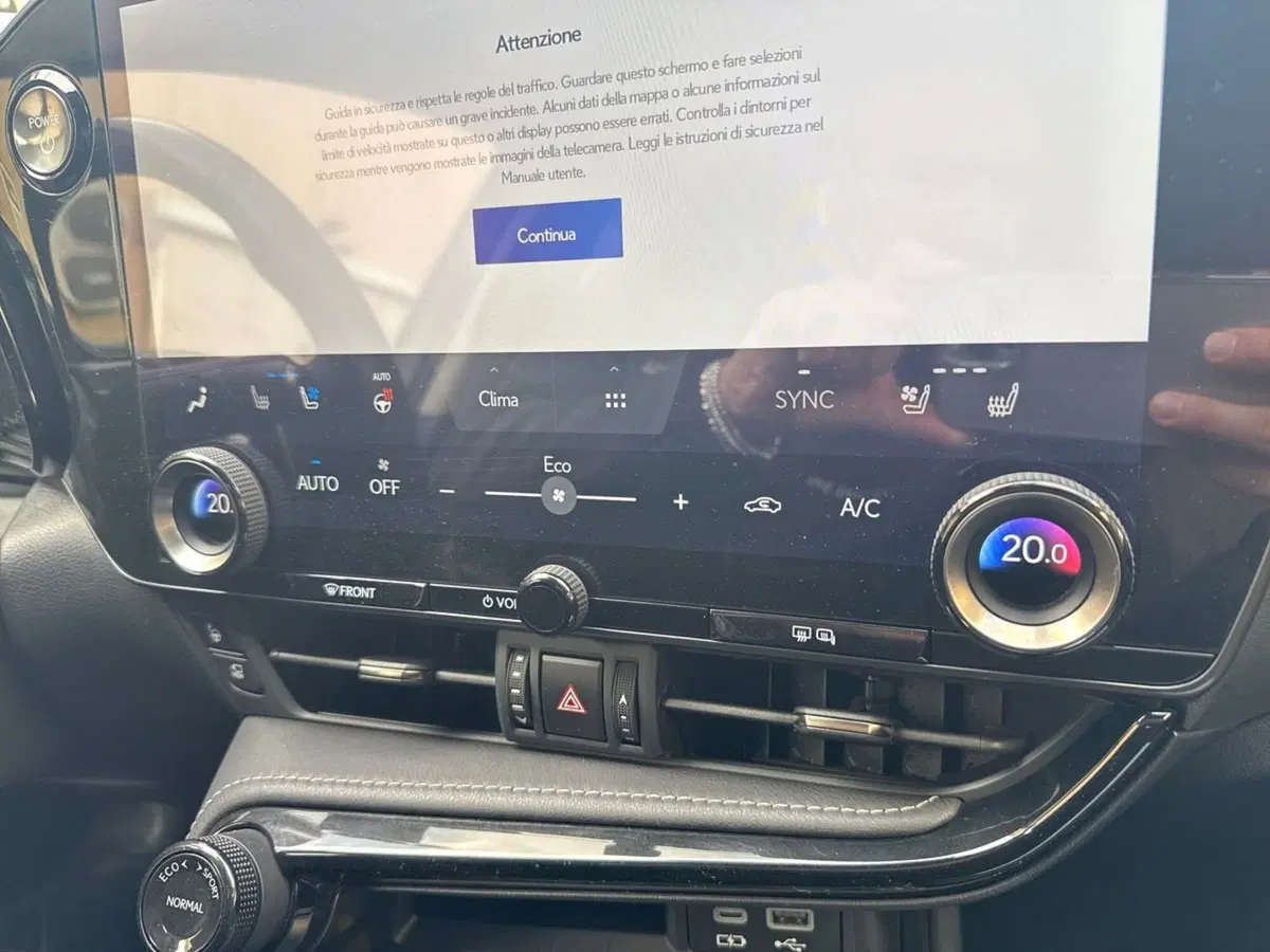 Lexus NX usata a Prato (15)