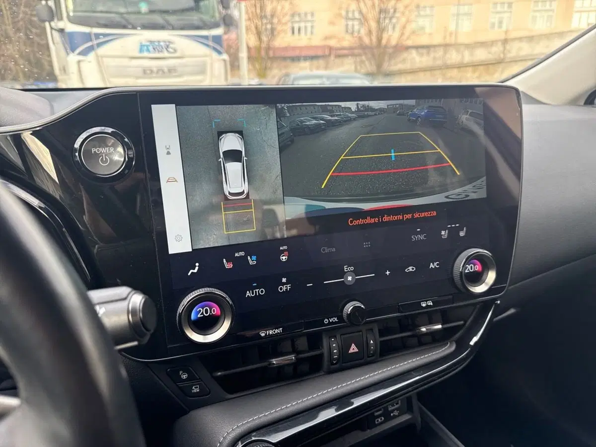Lexus NX usata a Prato (19)