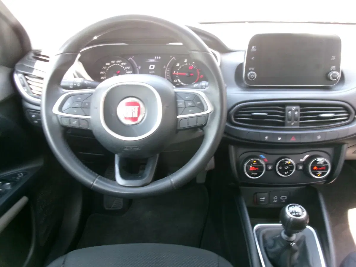 Fiat Tipo Station Wagon usata a Venezia (11)