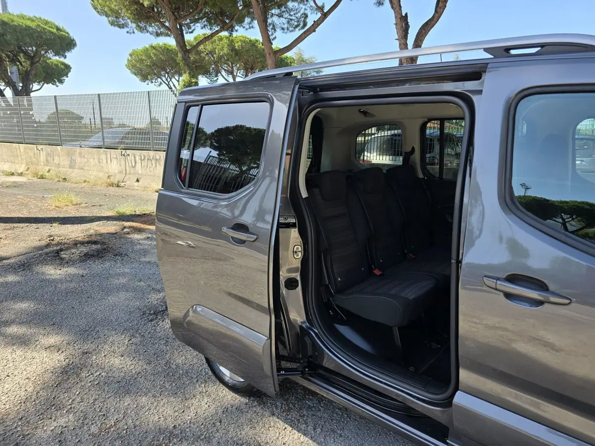 Opel Combo Life usata a Massa-Carrara (11)