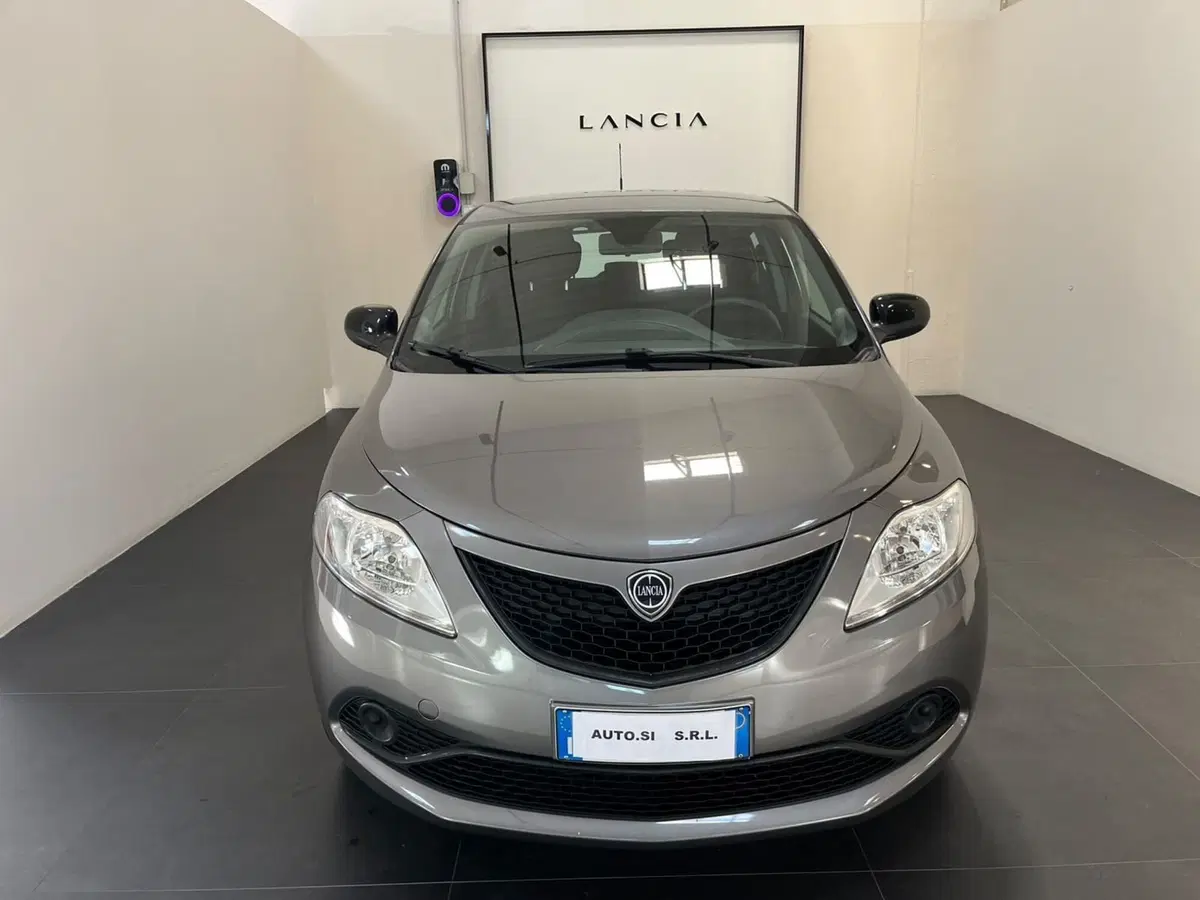Lancia Ypsilon usata a Lucca (2)