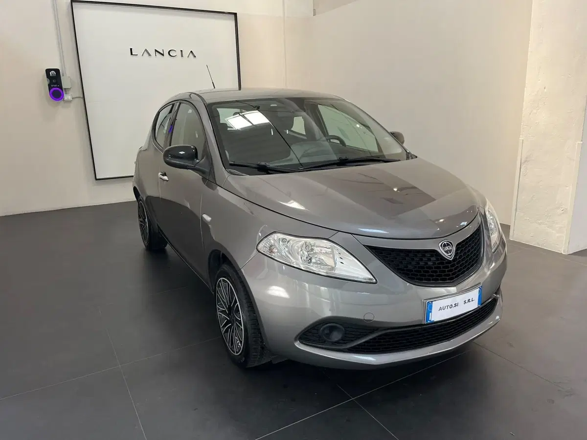 Lancia Ypsilon usata a Lucca (3)
