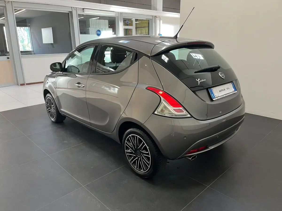 Lancia Ypsilon usata a Lucca (7)