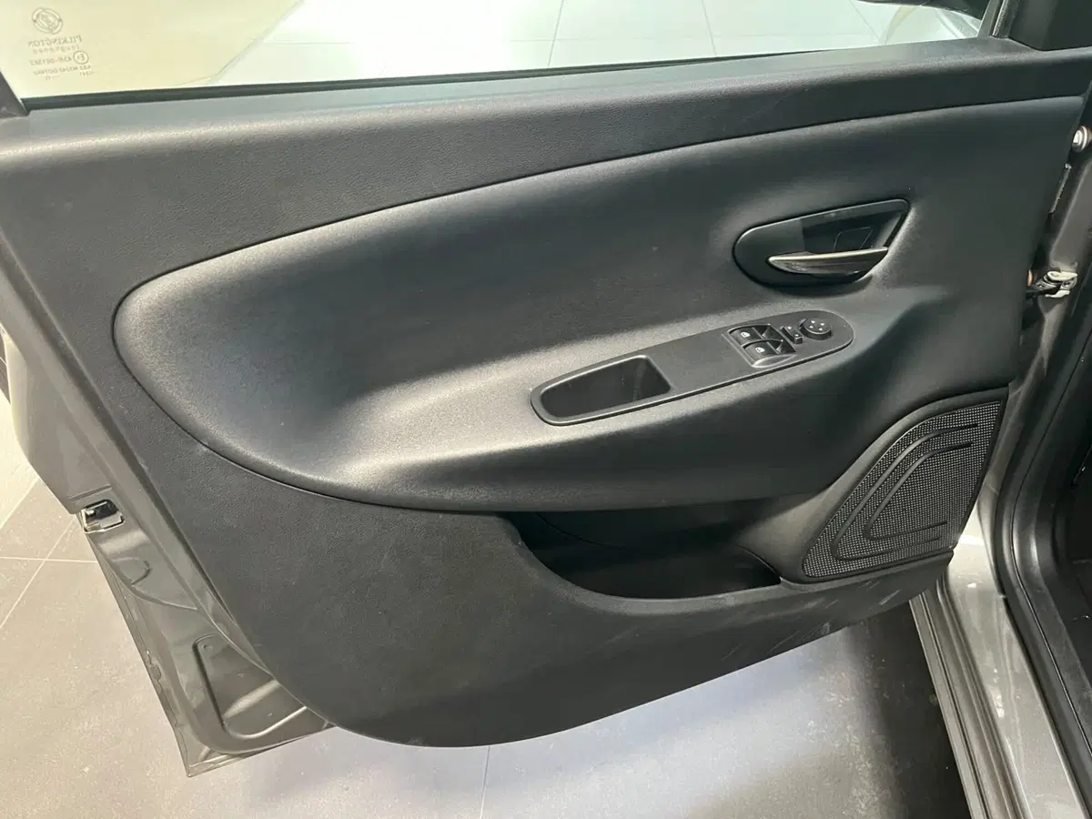 Lancia Ypsilon usata a Lucca (9)