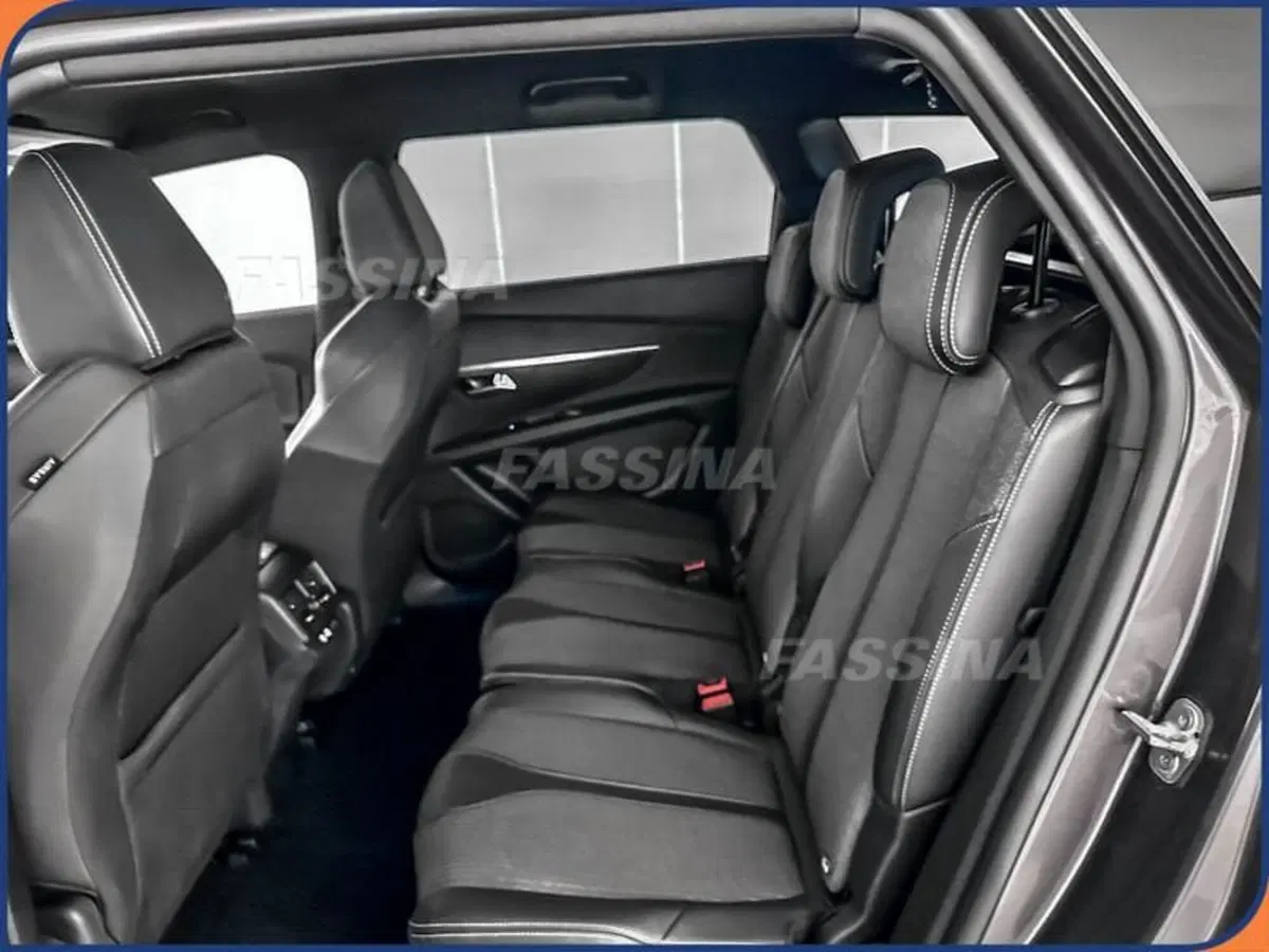 Peugeot 5008 usata a Milano (10)