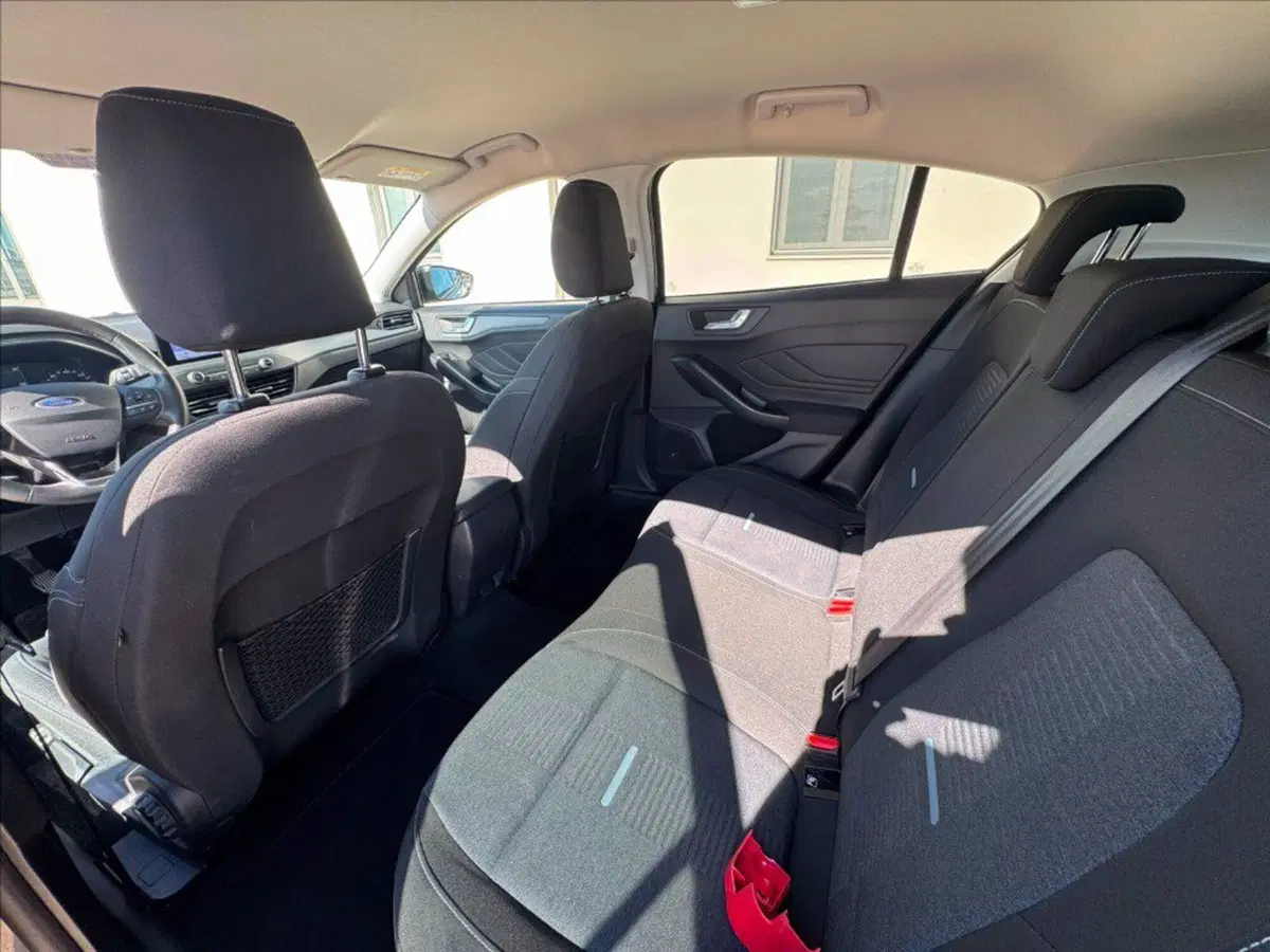 Ford Focus Station Wagon usata a Matera (12)
