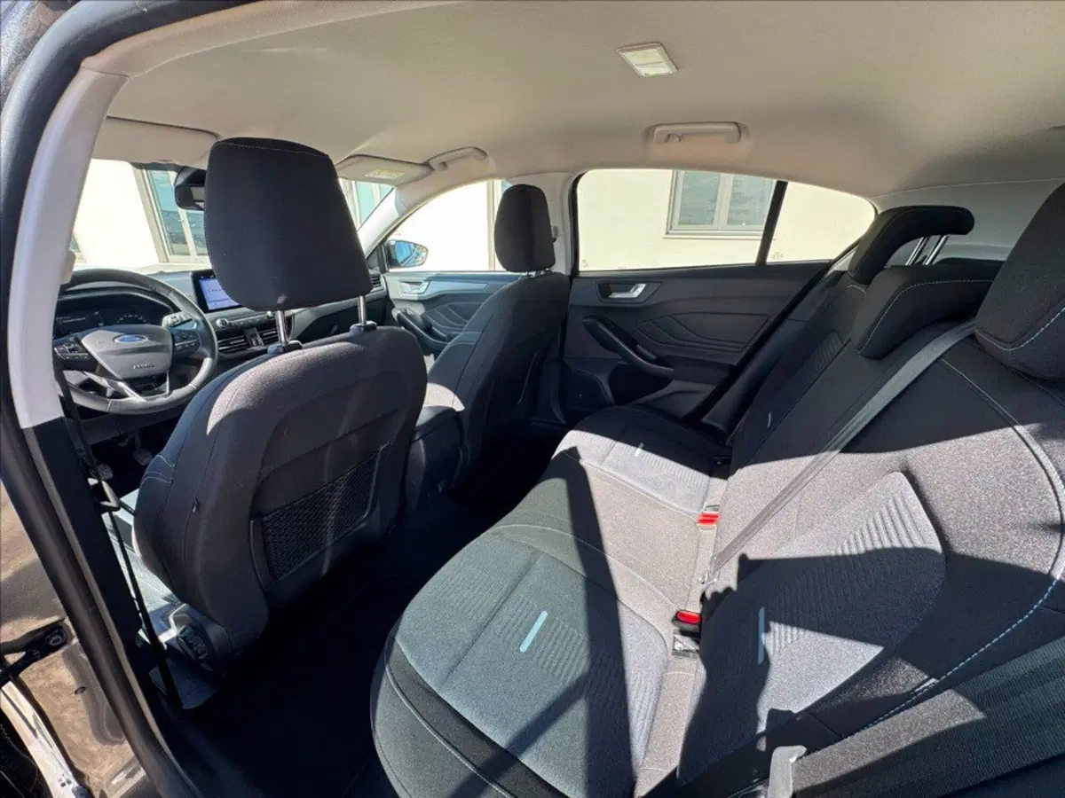Ford Focus Station Wagon usata a Matera (13)
