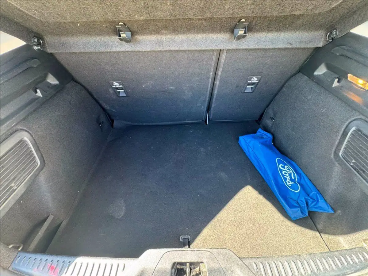 Ford Focus Station Wagon usata a Matera (14)
