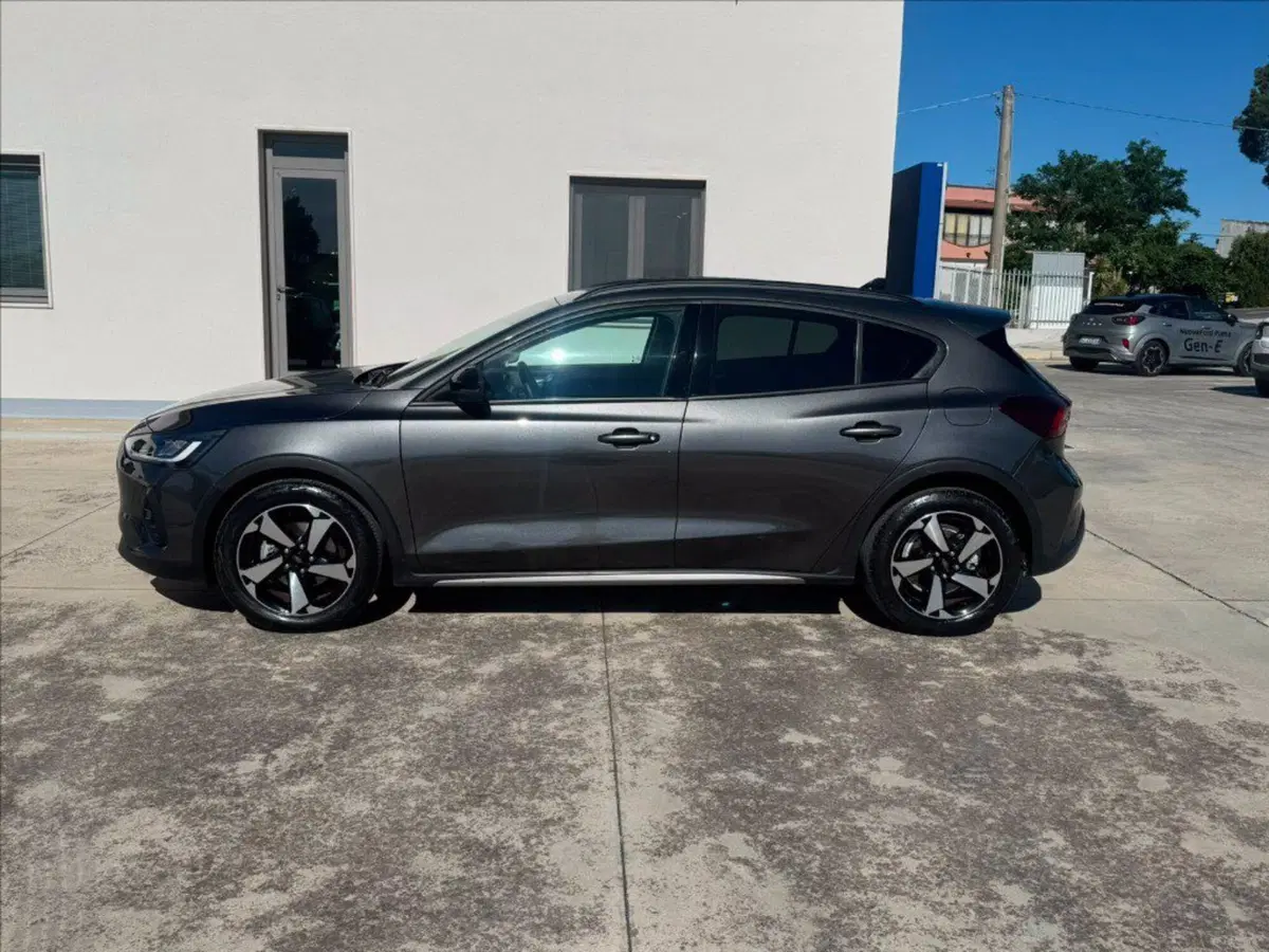 Ford Focus Station Wagon usata a Matera (5)