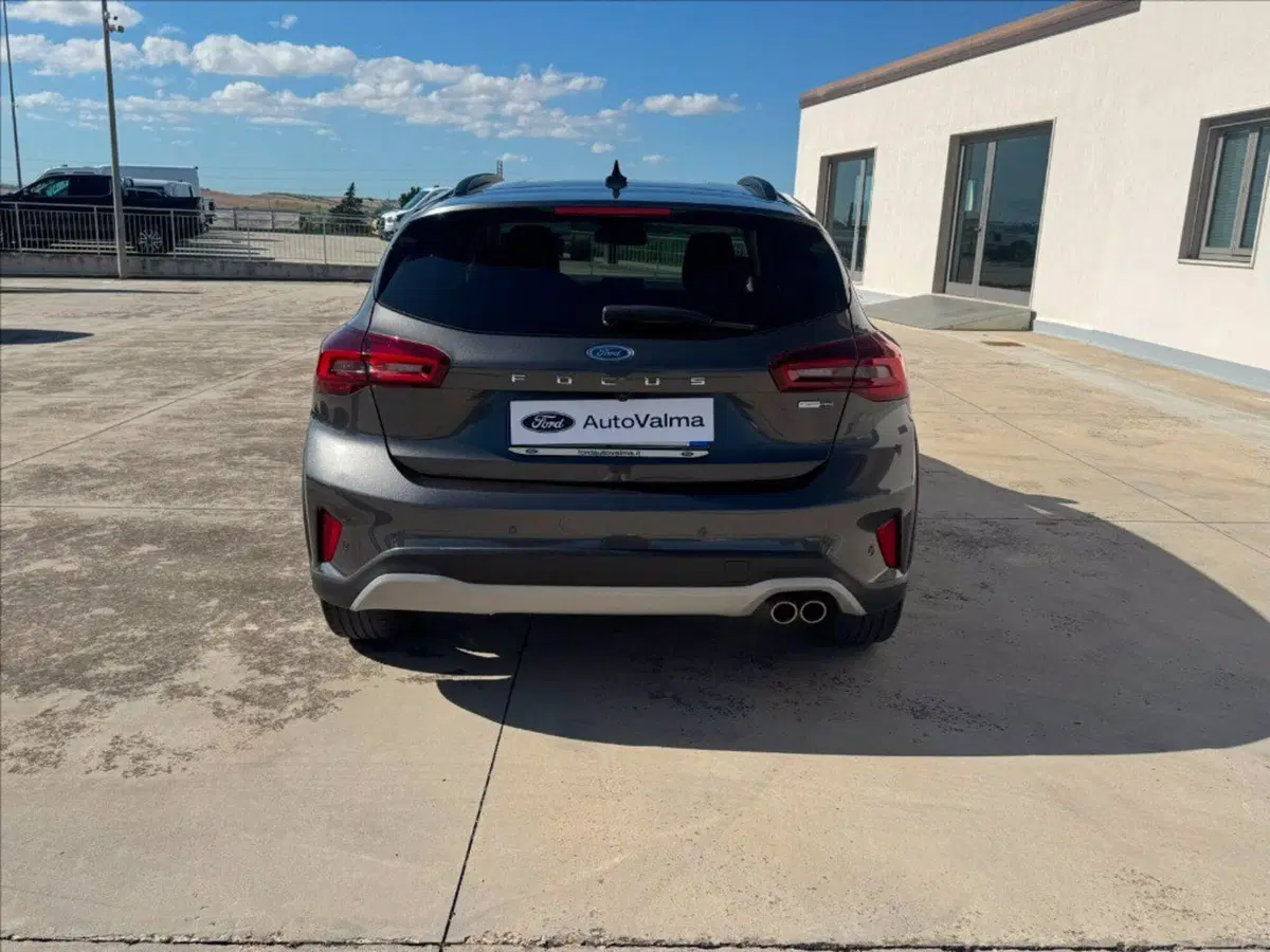Ford Focus Station Wagon usata a Matera (7)