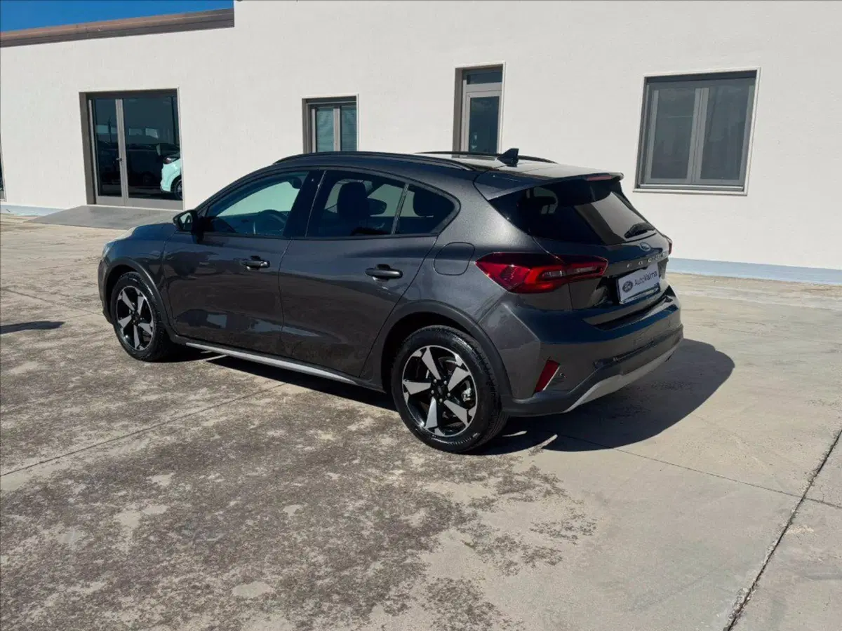 Ford Focus Station Wagon usata a Matera (8)