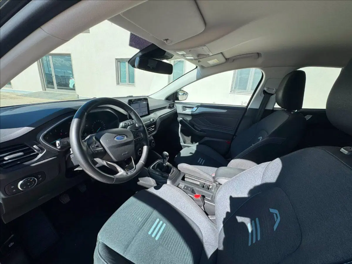 Ford Focus Station Wagon usata a Matera (9)