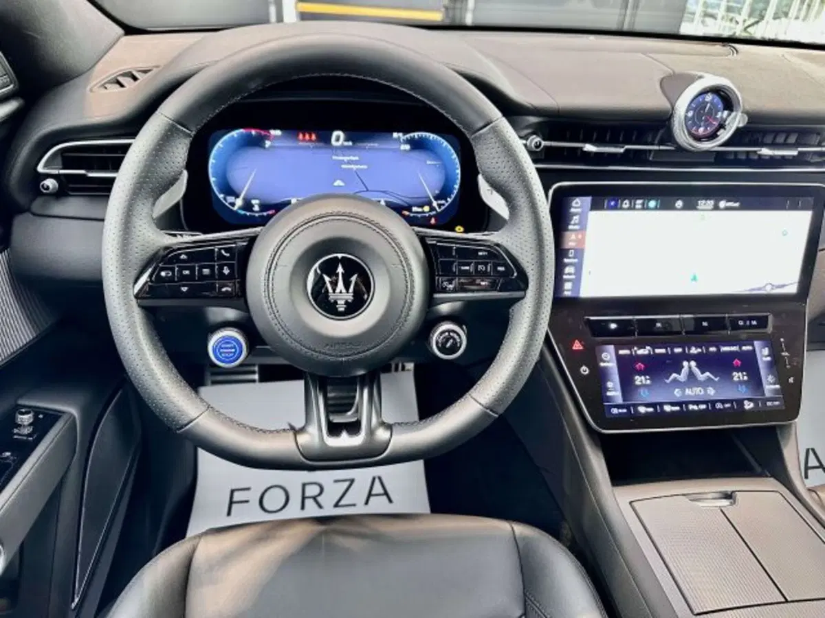 Maserati Grecale nuova a Torino (14)