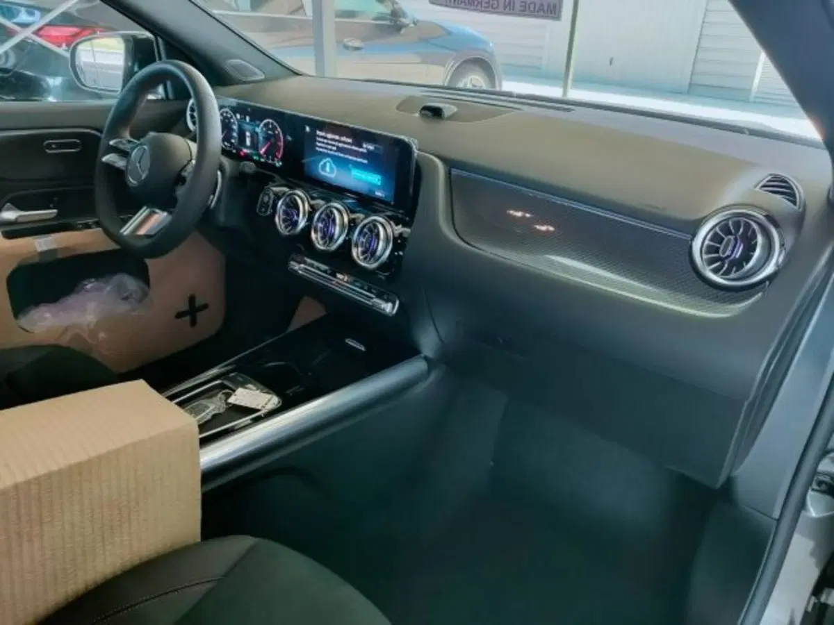 Mercedes-Benz GLA SUV nuova a Teramo (11)