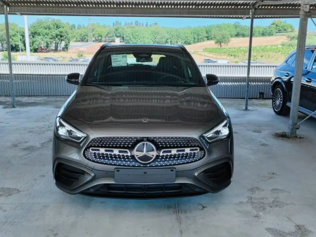 Mercedes-Benz GLA SUV nuova a Teramo (2)