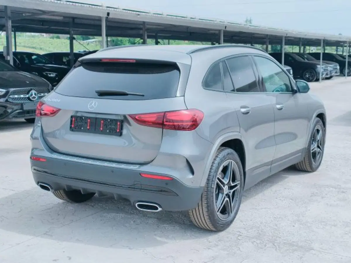 Mercedes-Benz GLA SUV nuova a Teramo (6)