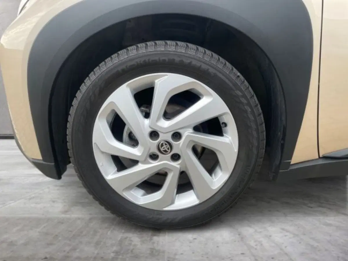 Toyota Aygo X usata a Vercelli (14)