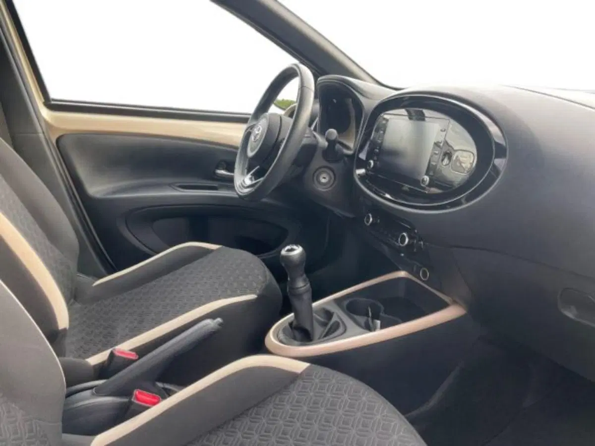 Toyota Aygo X usata a Vercelli (15)