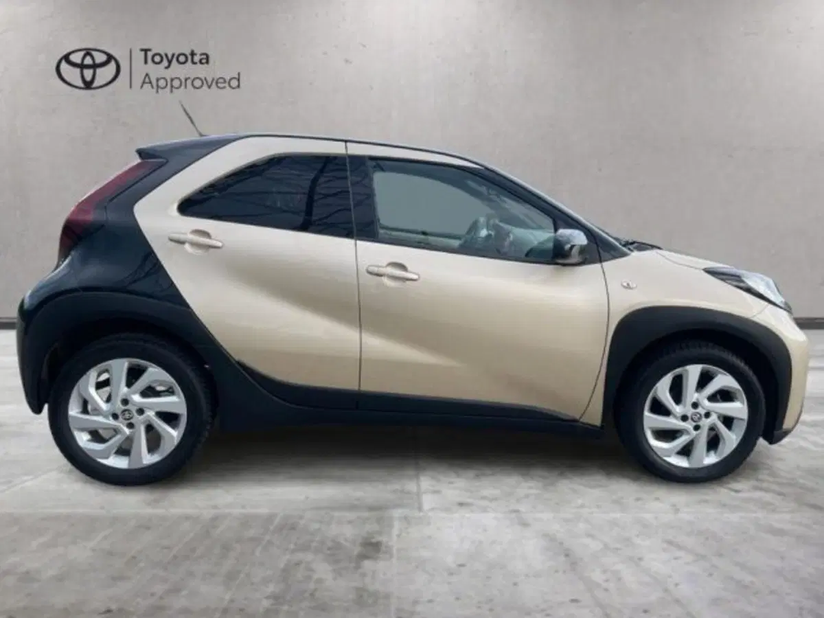Toyota Aygo X usata a Vercelli (4)