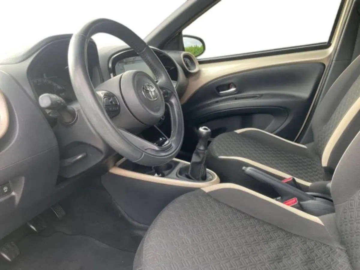 Toyota Aygo X usata a Vercelli (7)