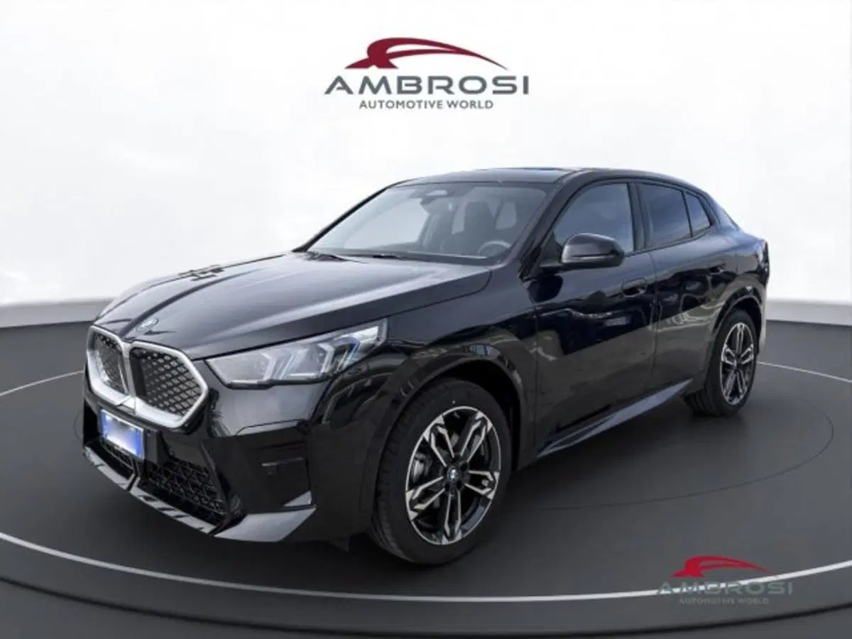 BMW iX2 nuova a Perugia